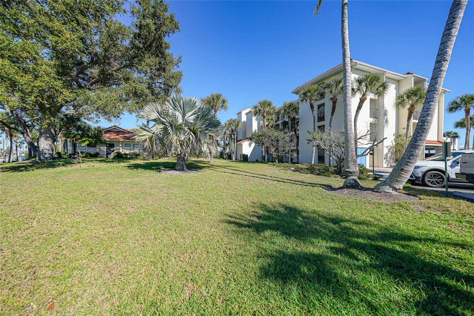 SANDPIPER KEY BLDG 05 - Residential