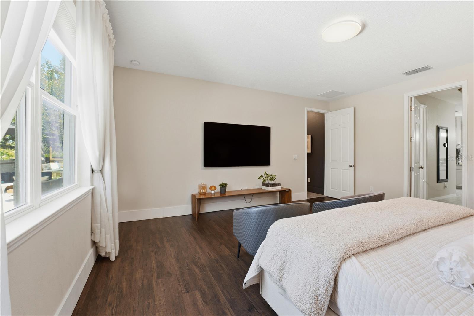 OXFORD CHASE - Residential