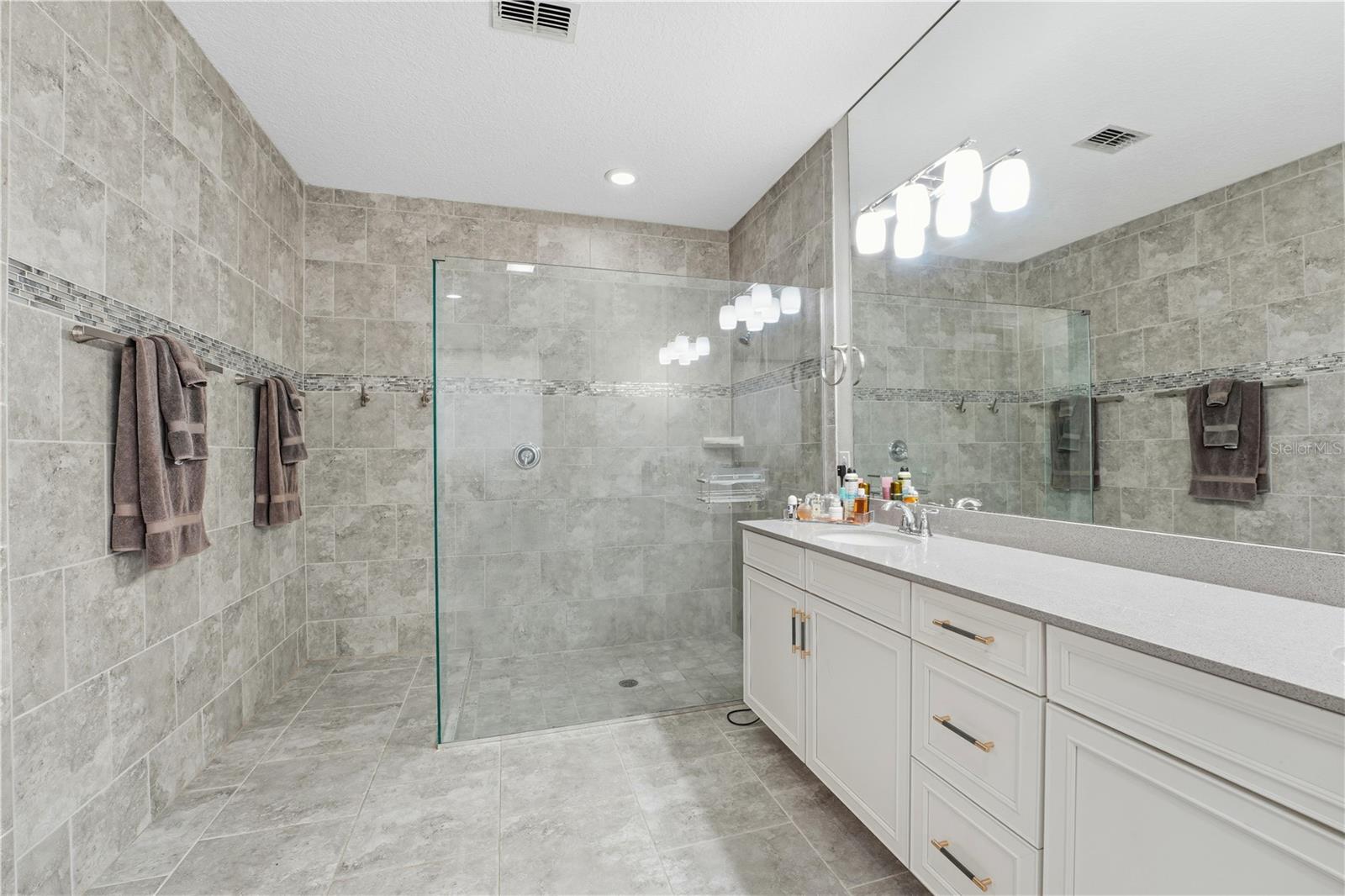 OXFORD CHASE - Residential