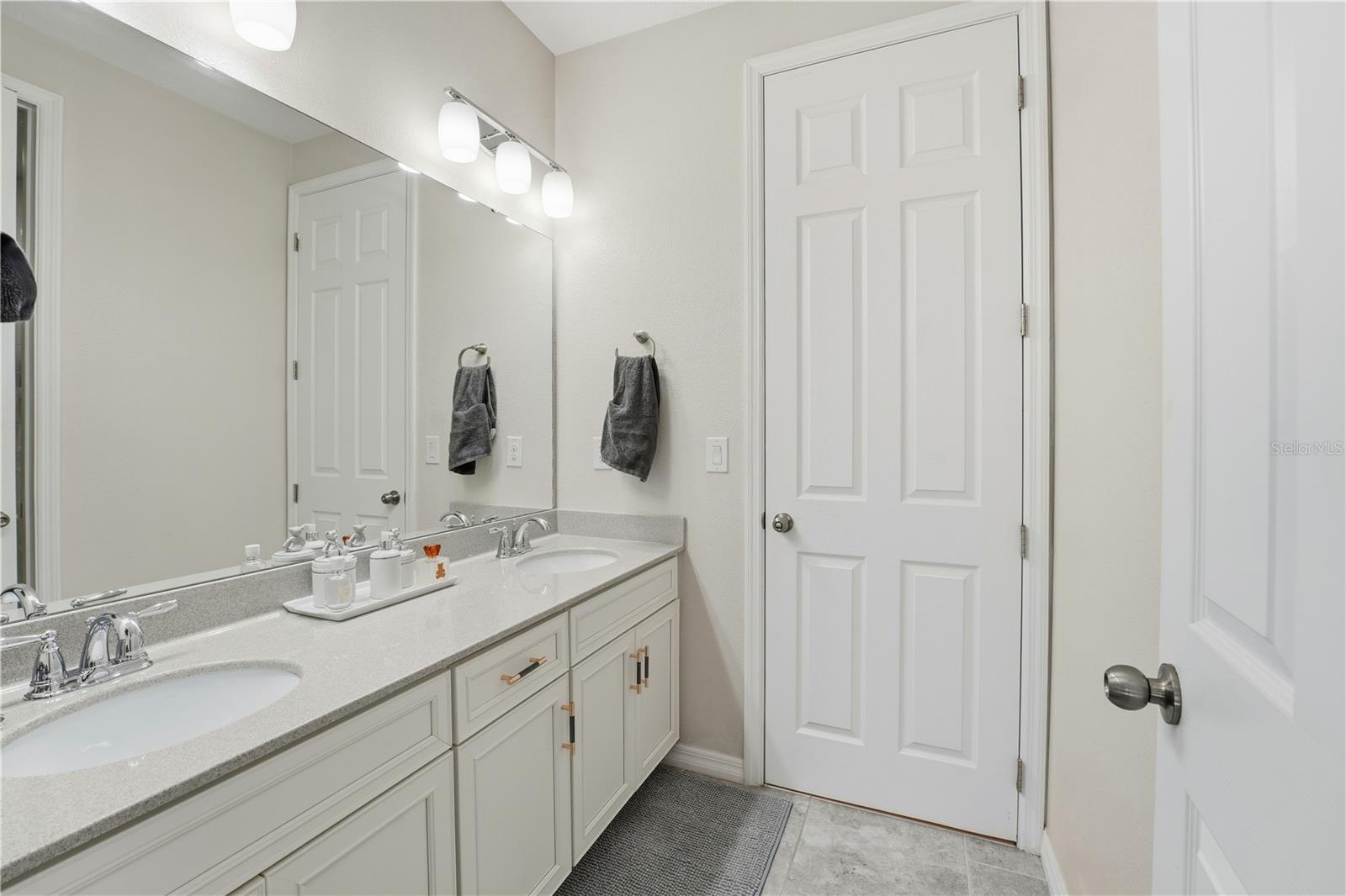 OXFORD CHASE - Residential