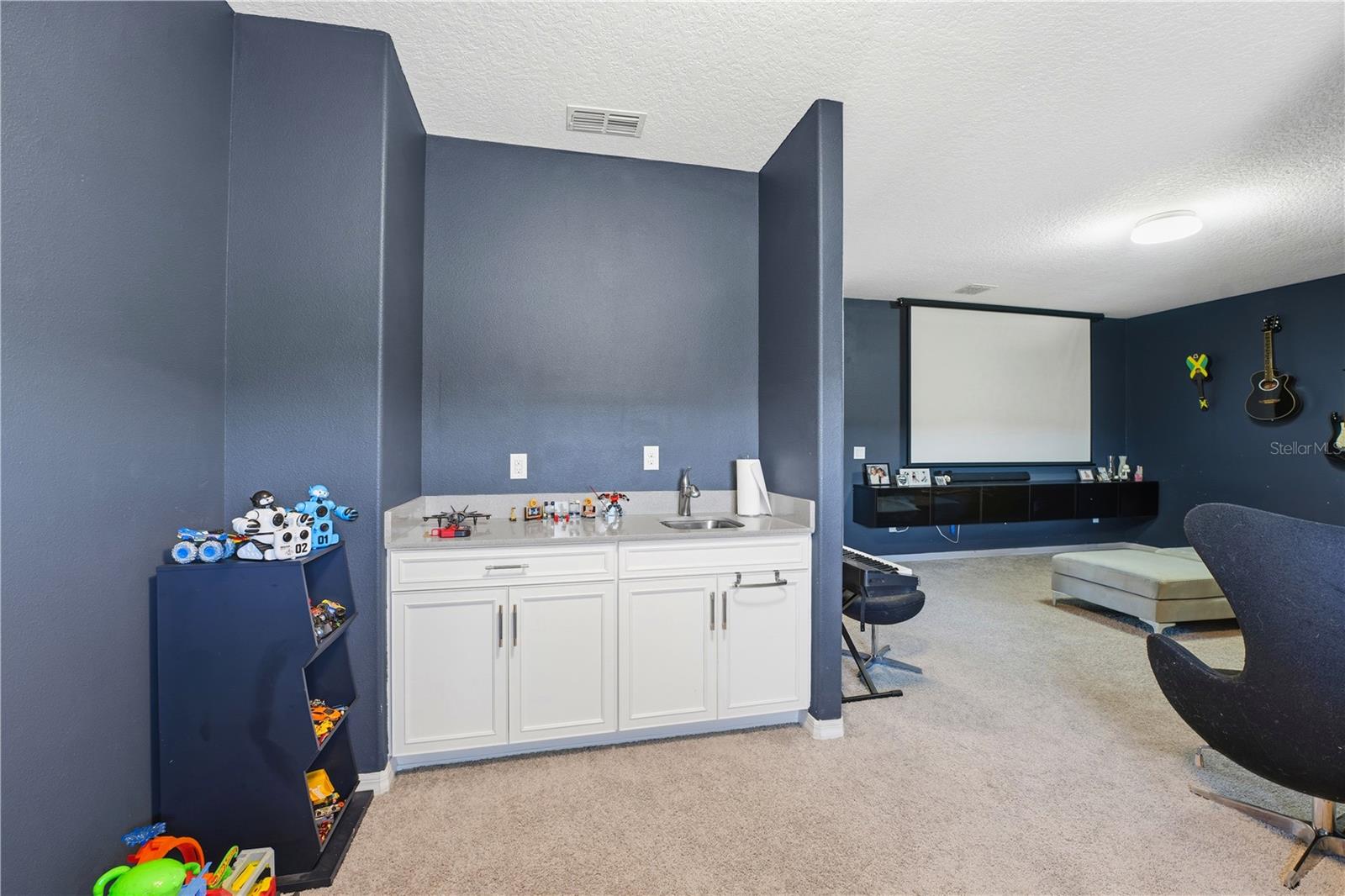 OXFORD CHASE - Residential