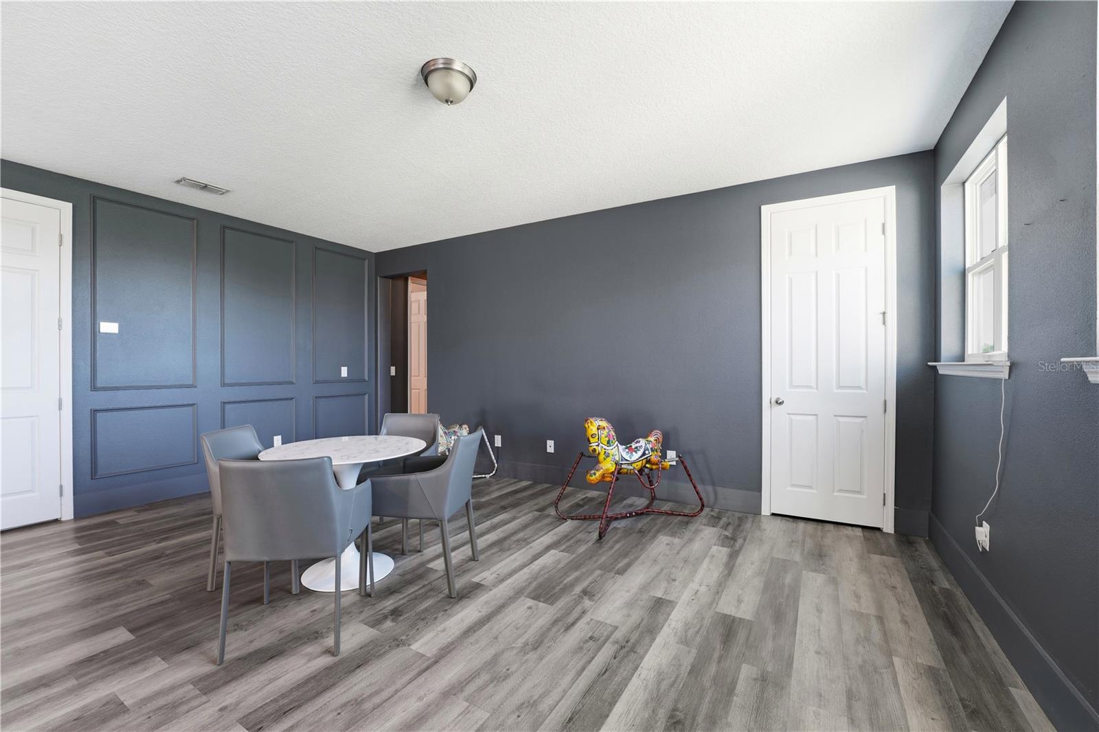 OXFORD CHASE - Residential