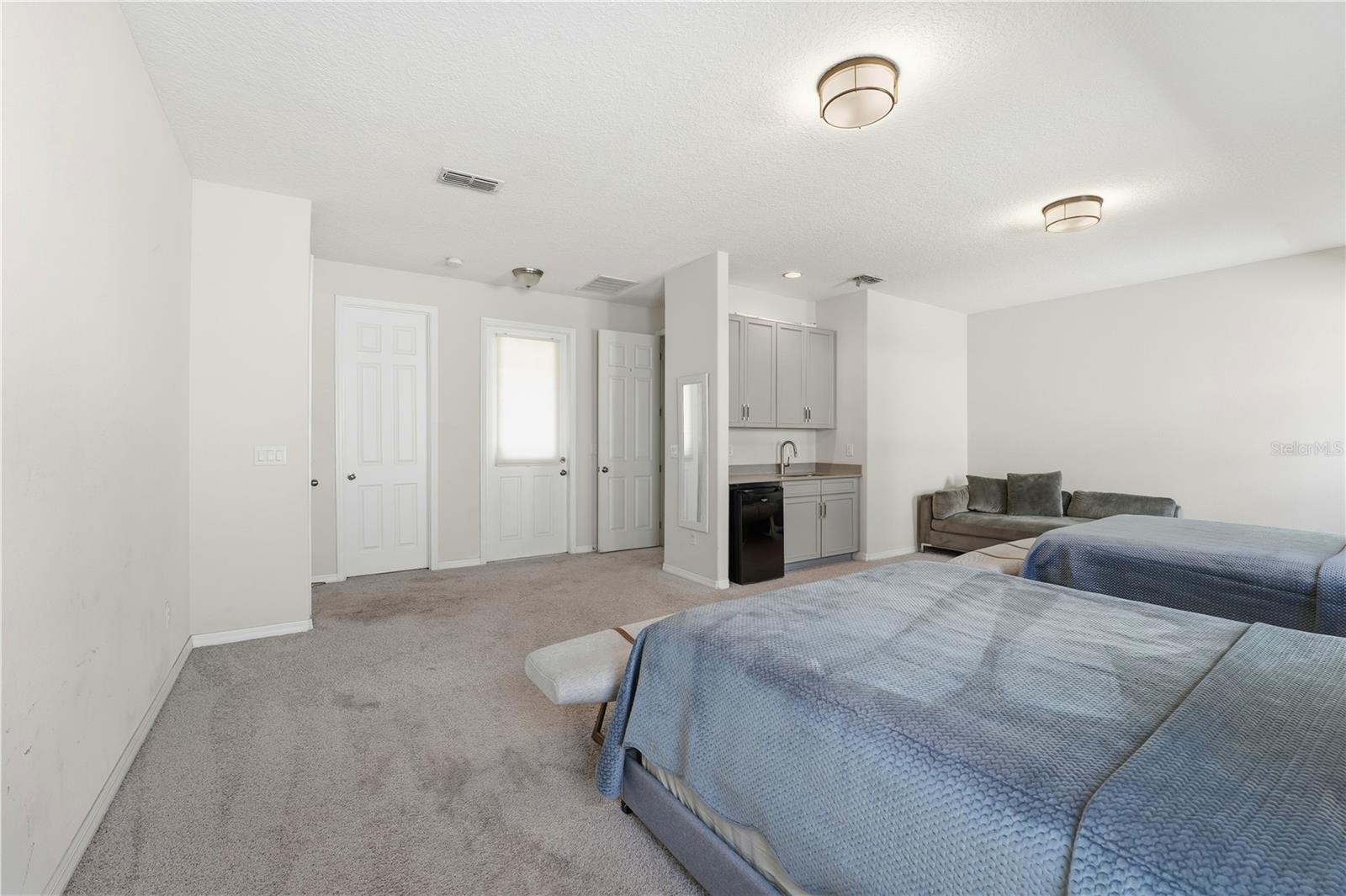 OXFORD CHASE - Residential