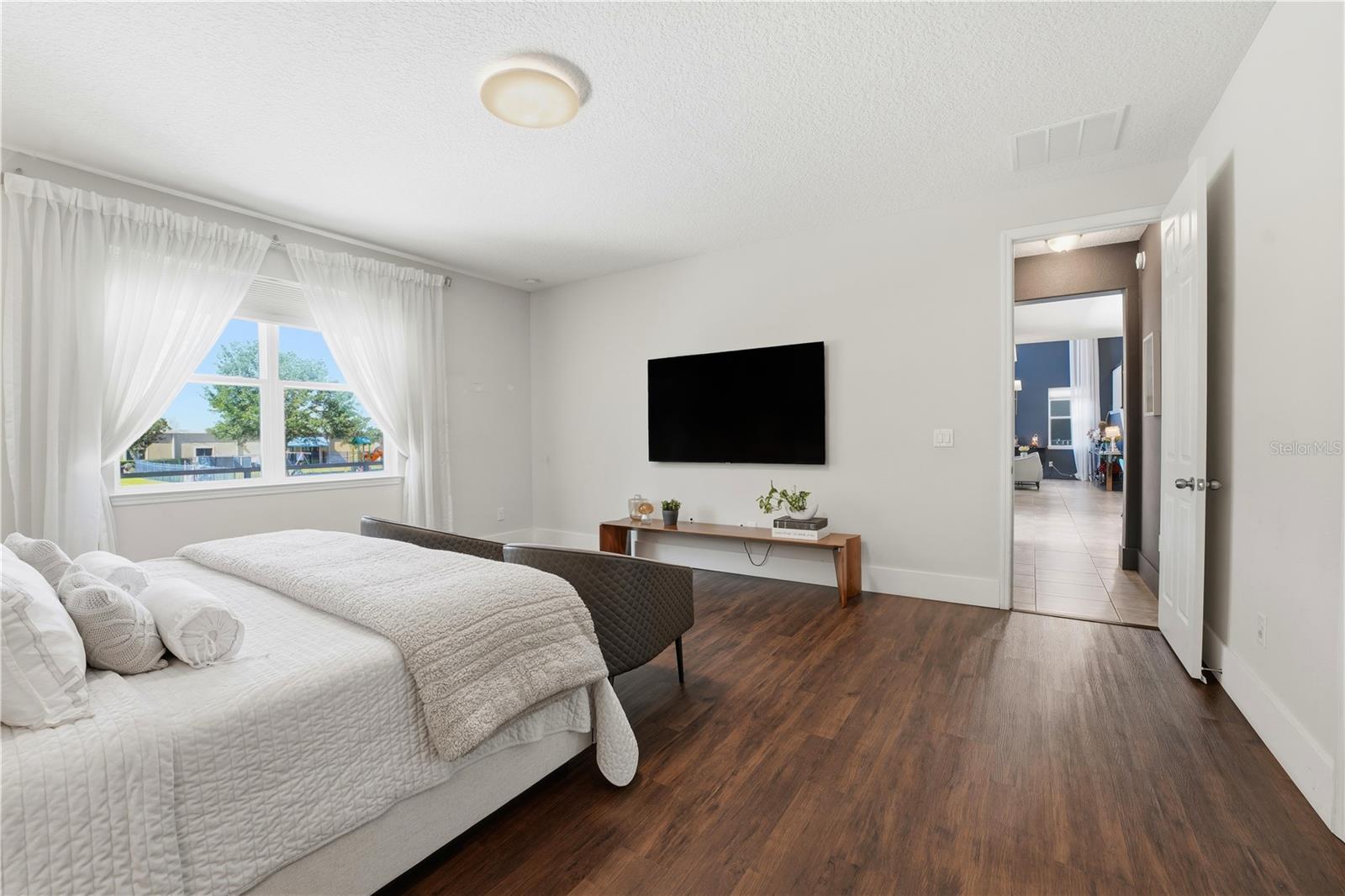 OXFORD CHASE - Residential