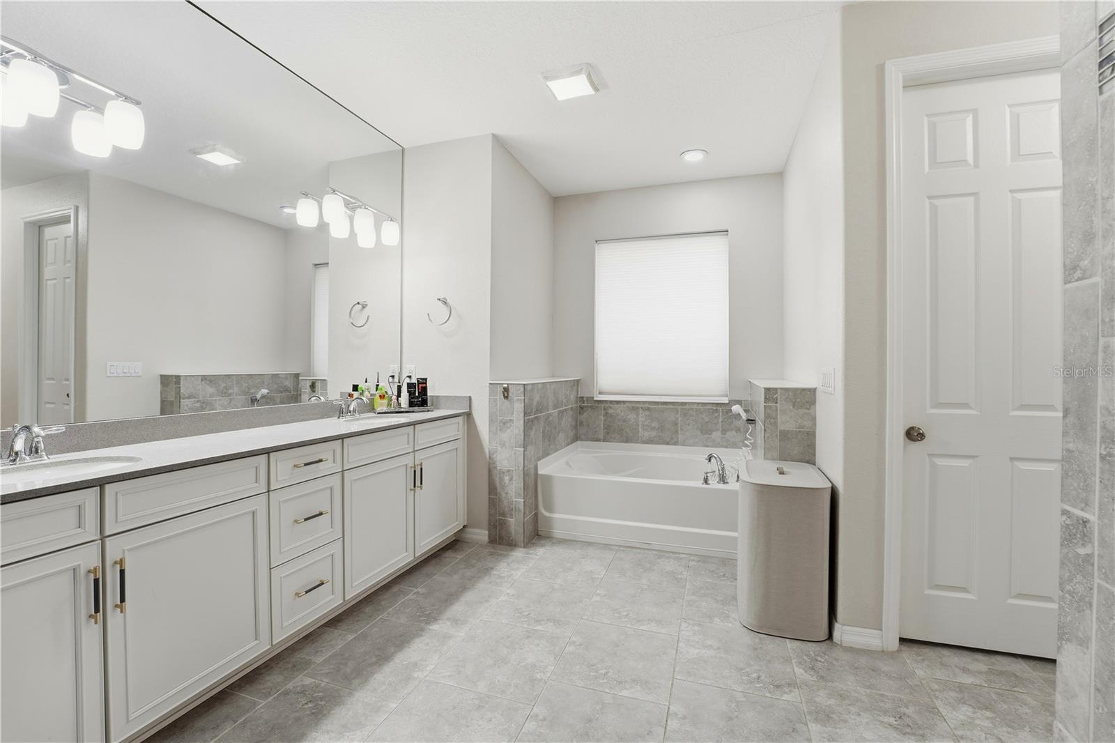 OXFORD CHASE - Residential