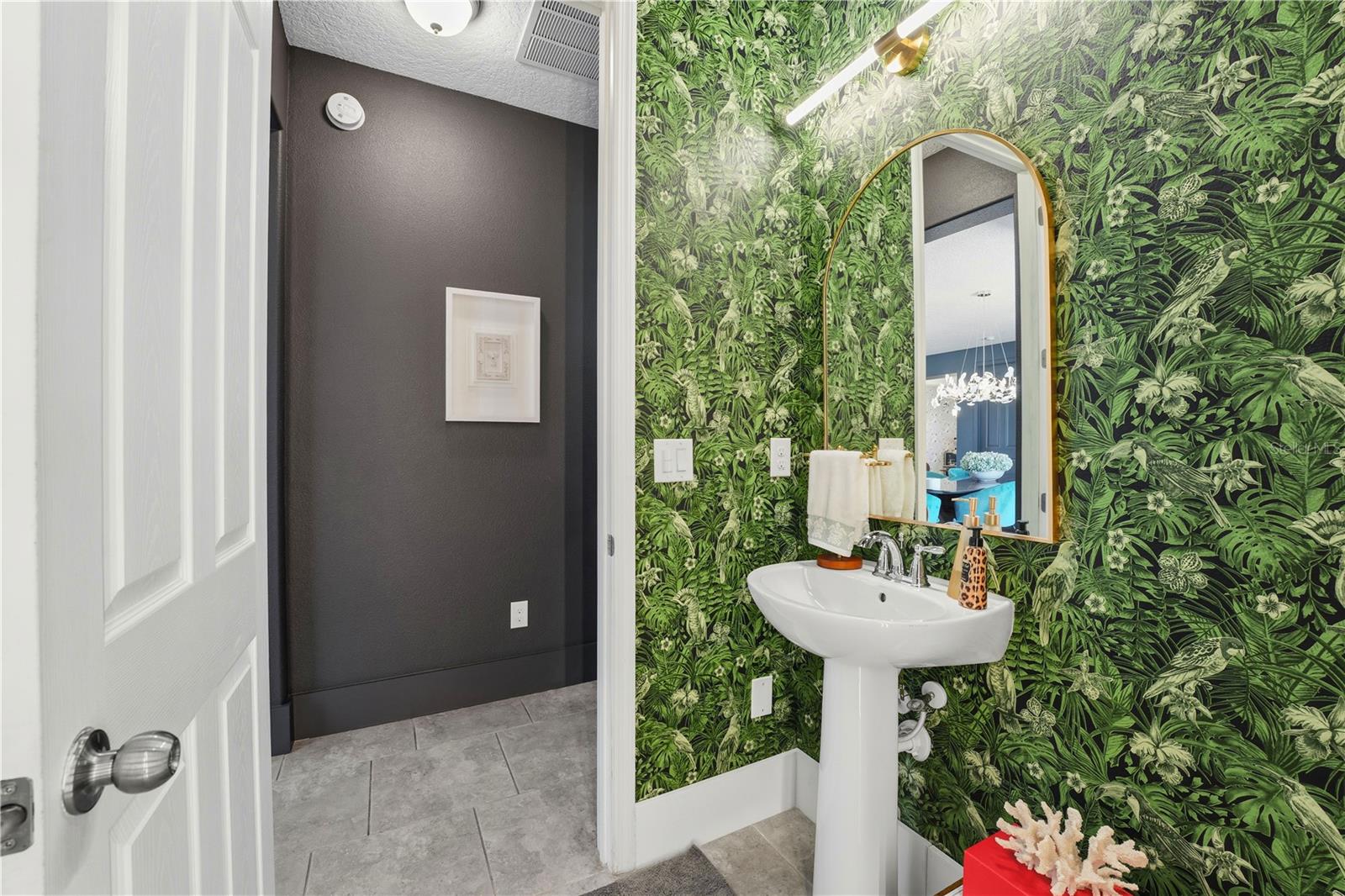 OXFORD CHASE - Residential