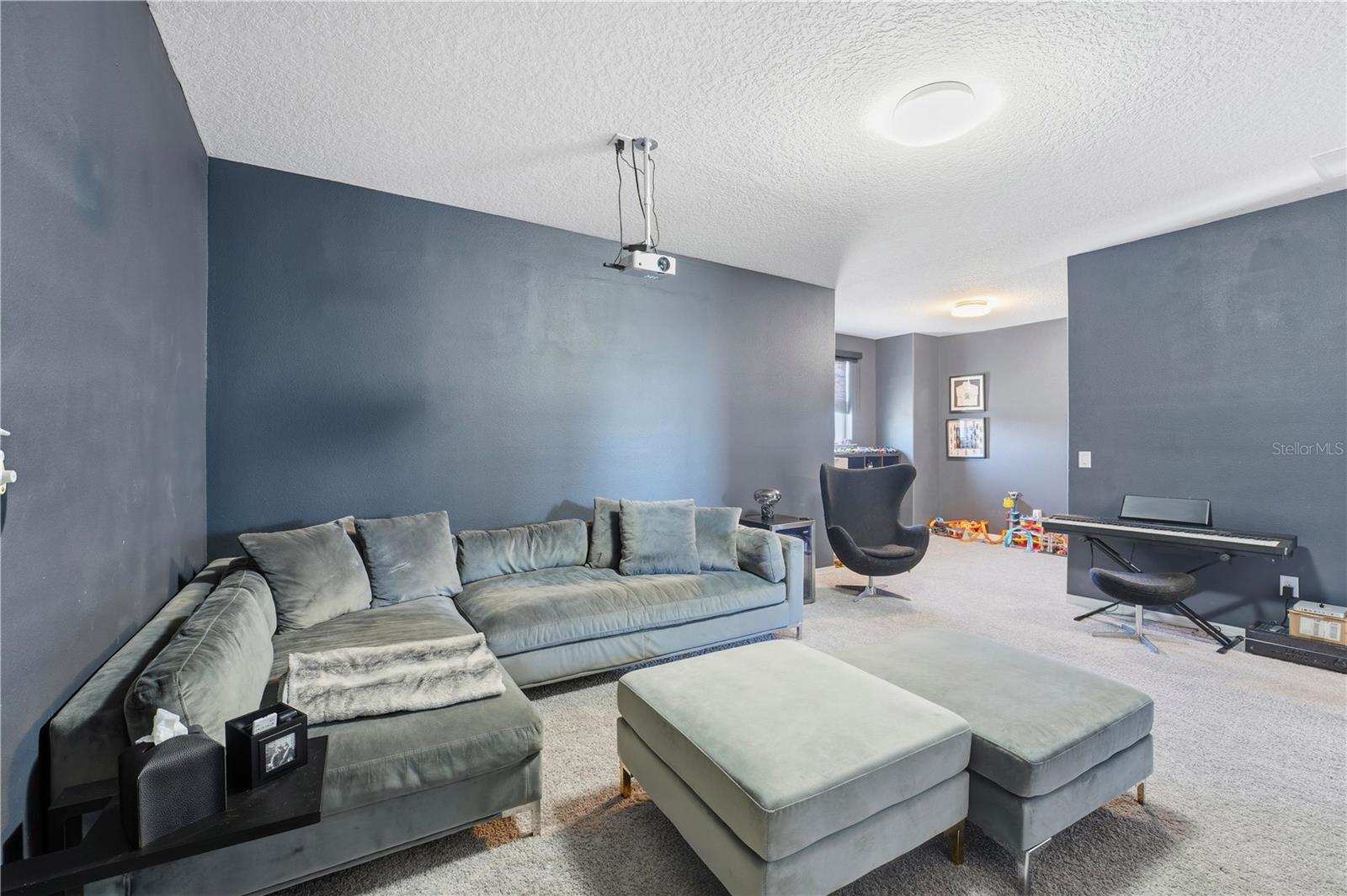 OXFORD CHASE - Residential