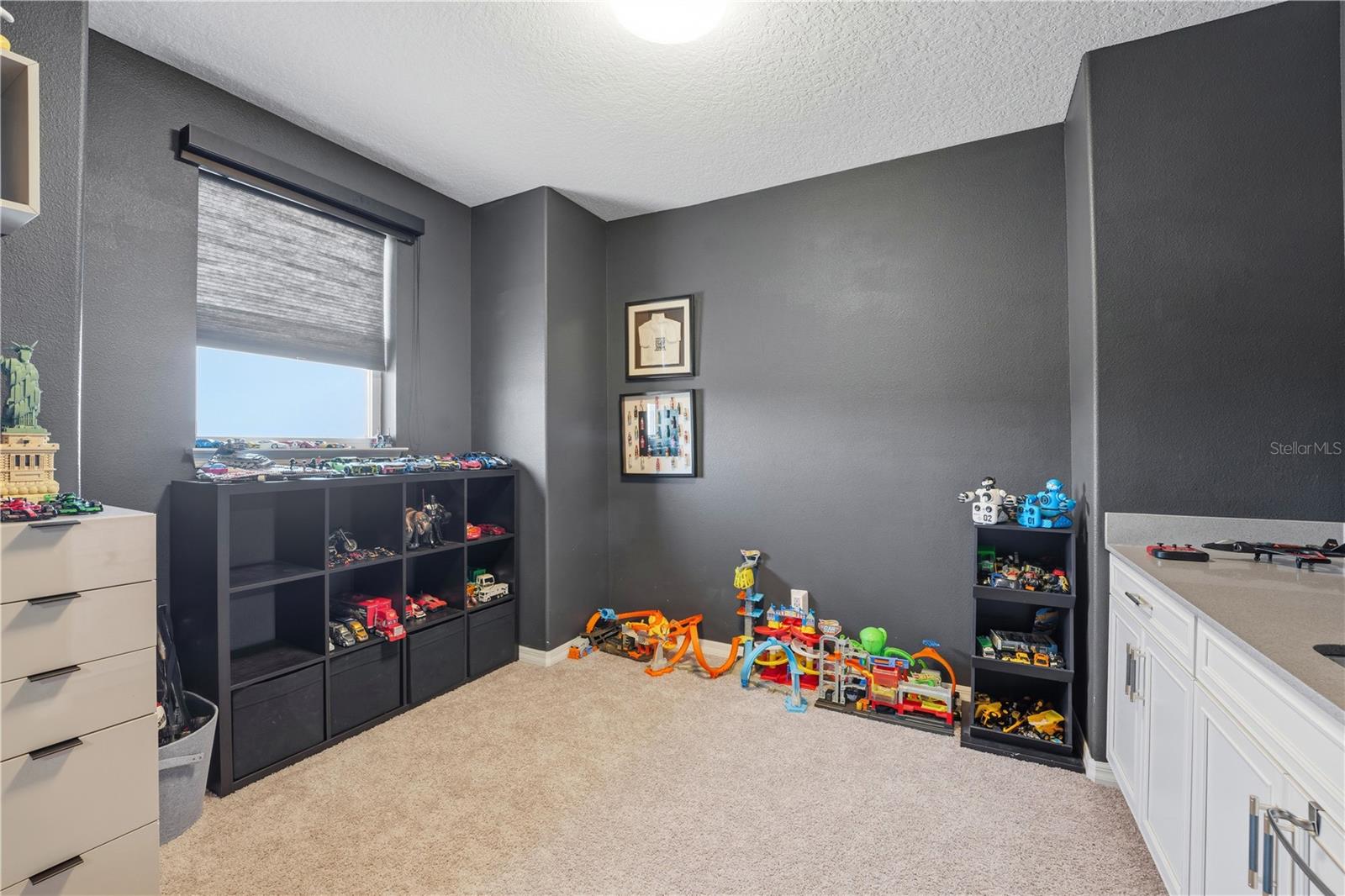 OXFORD CHASE - Residential