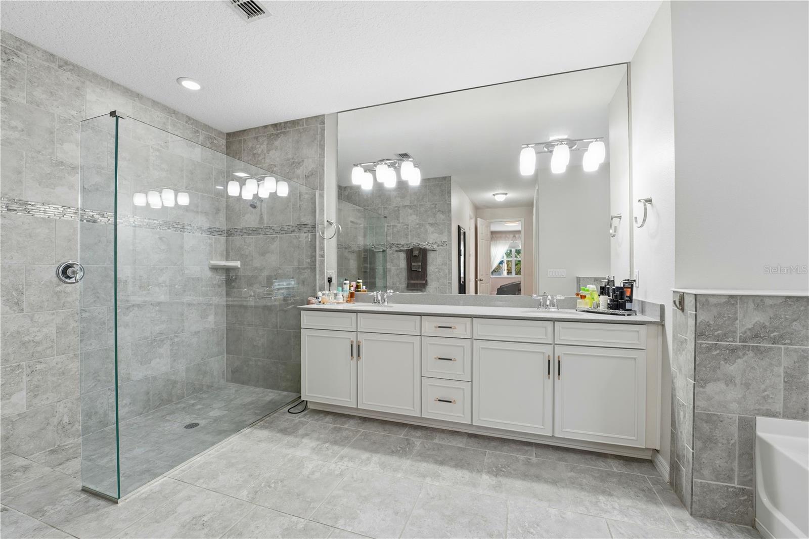 OXFORD CHASE - Residential