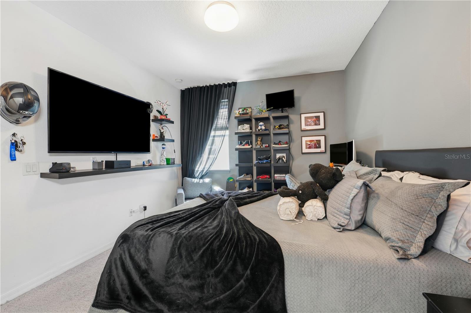 OXFORD CHASE - Residential