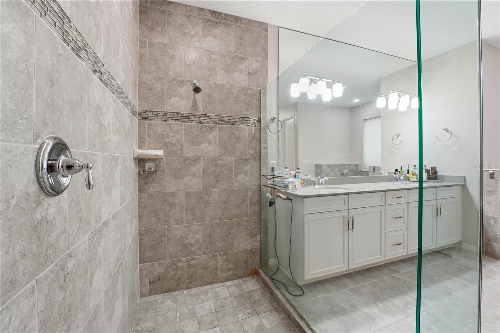 OXFORD CHASE - Residential