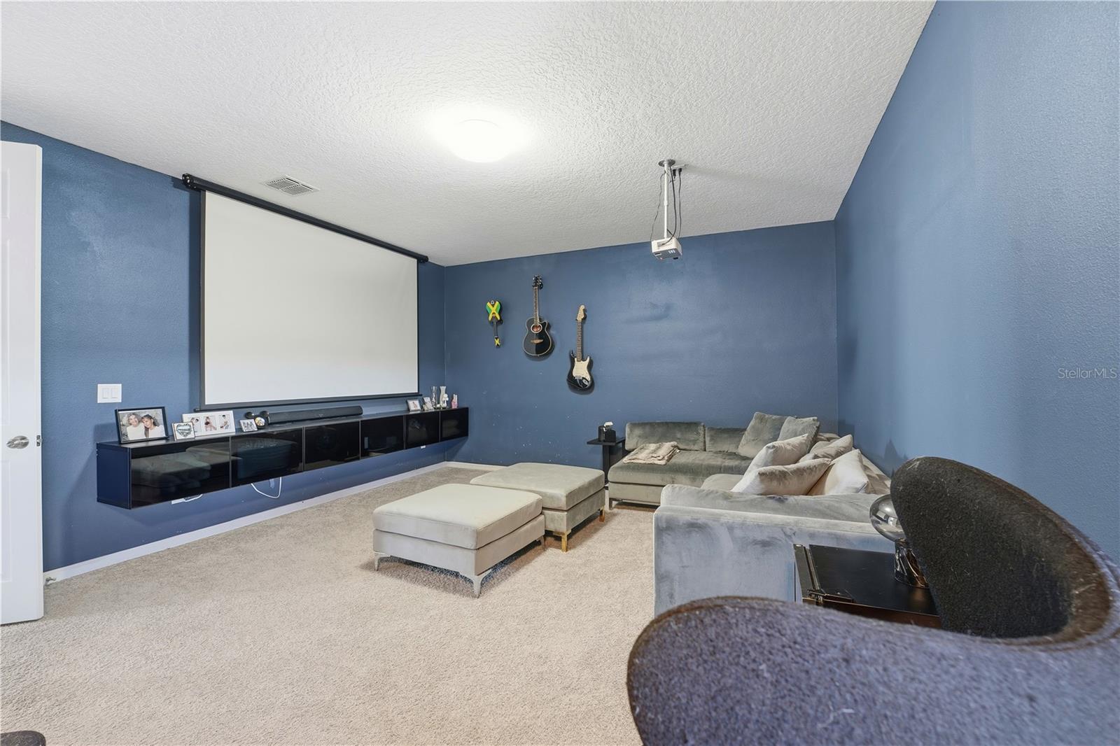 OXFORD CHASE - Residential