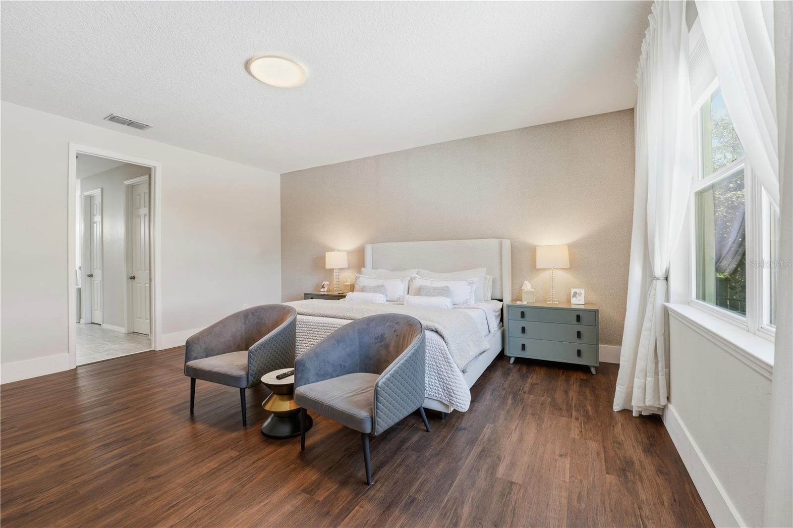 OXFORD CHASE - Residential