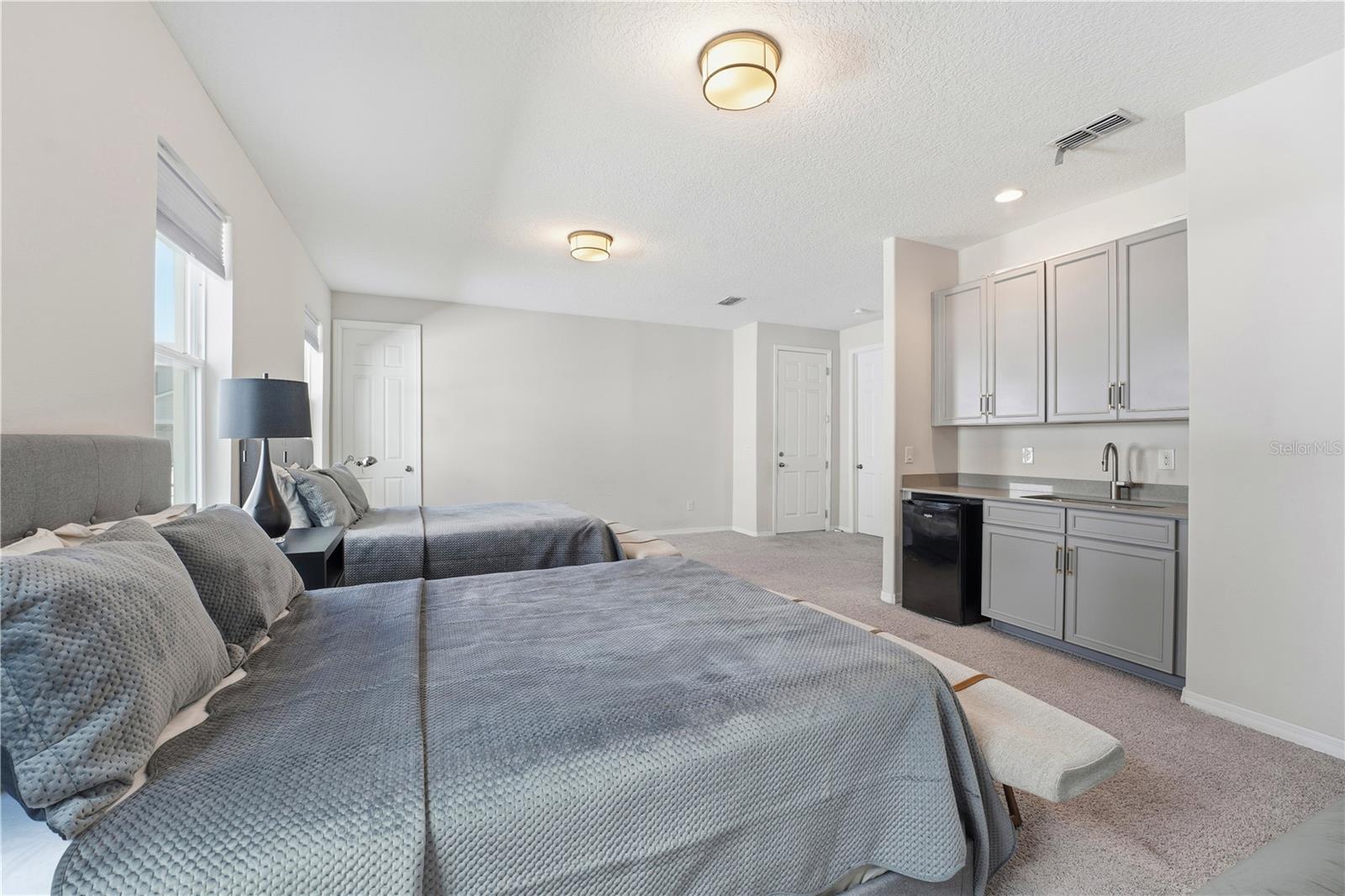 OXFORD CHASE - Residential