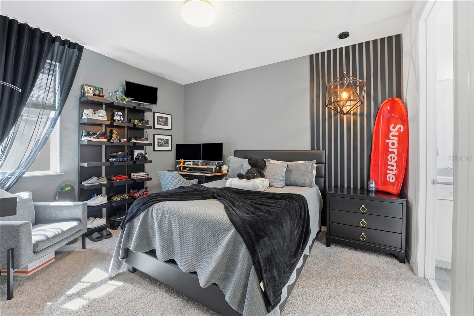 OXFORD CHASE - Residential