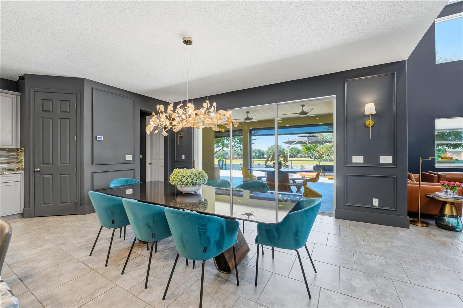 OXFORD CHASE - Residential