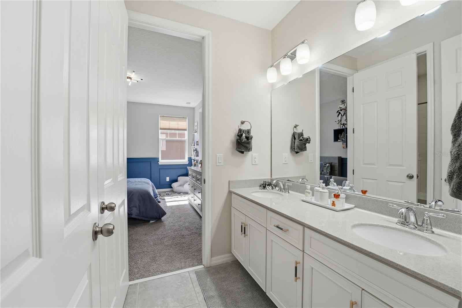 OXFORD CHASE - Residential