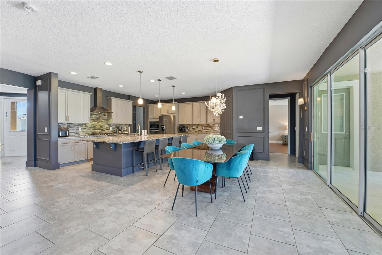 OXFORD CHASE - Residential