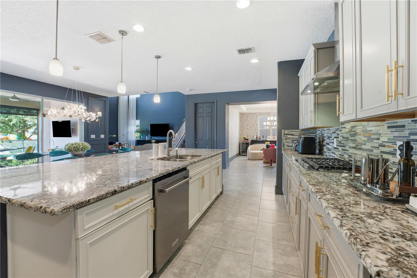 OXFORD CHASE - Residential