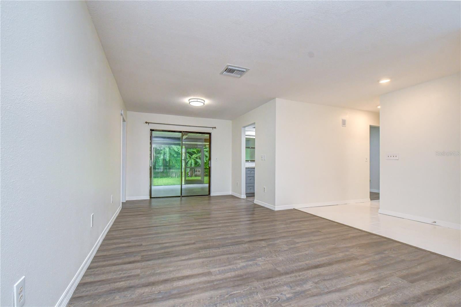 16122 OAKMANOR DRIVE