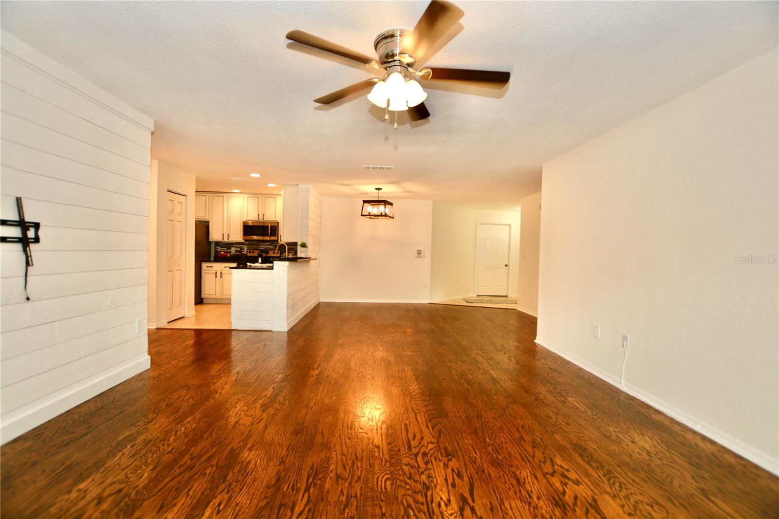 ISLAND WALK A CONDO - Residential Lease