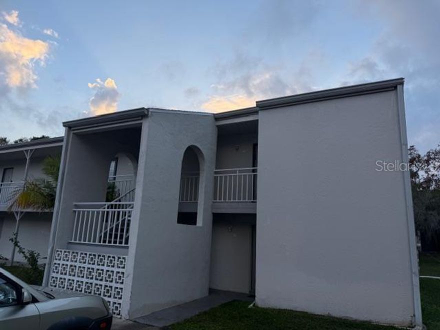 Beautiful 1 bed 1 bath condo in a great Clearwater area. This is a nice unit with an open concept kitchen. Large bedroom with plenty of closet spaces. nice large balcony area. Near to many amenities including shopping centers, restaurants, major highways and much more.