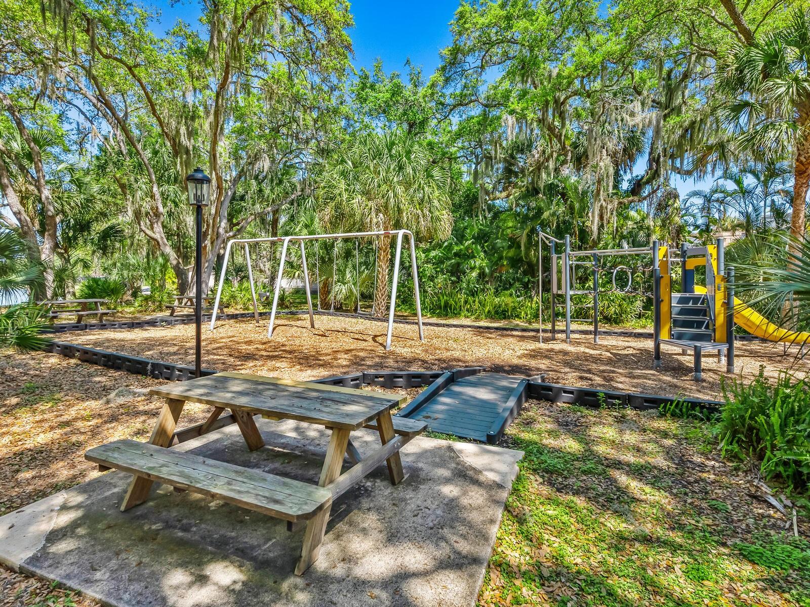 LAKES ESTATES 3 OF SARASOTA - Residential