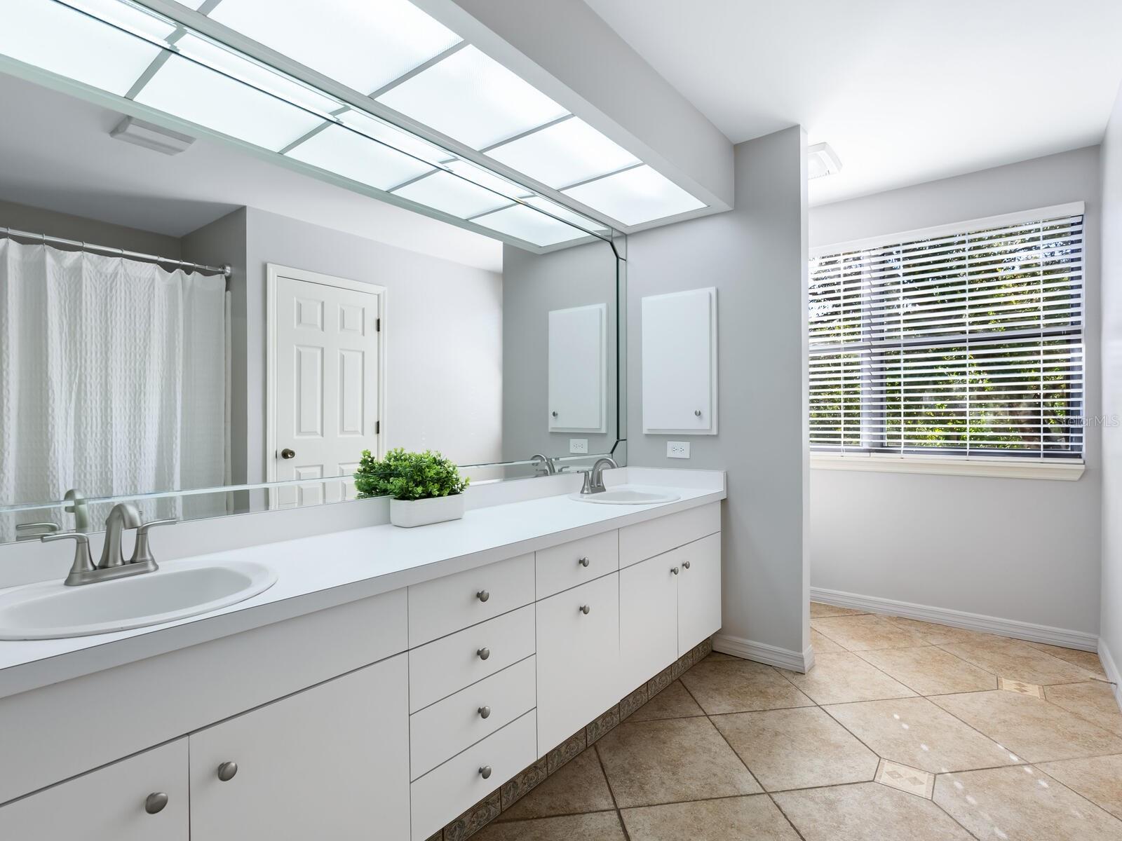 LAKES ESTATES 3 OF SARASOTA - Residential