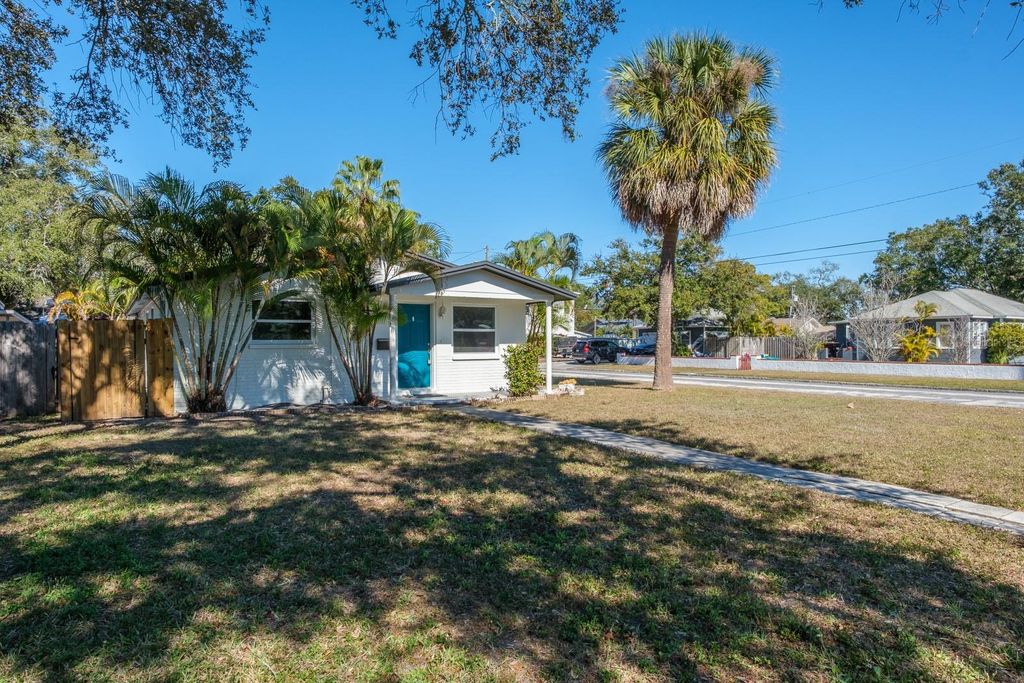 Photo of 301 43rd Avenue N, St Petersburg, FL 33703 (MLS # TB8467110)