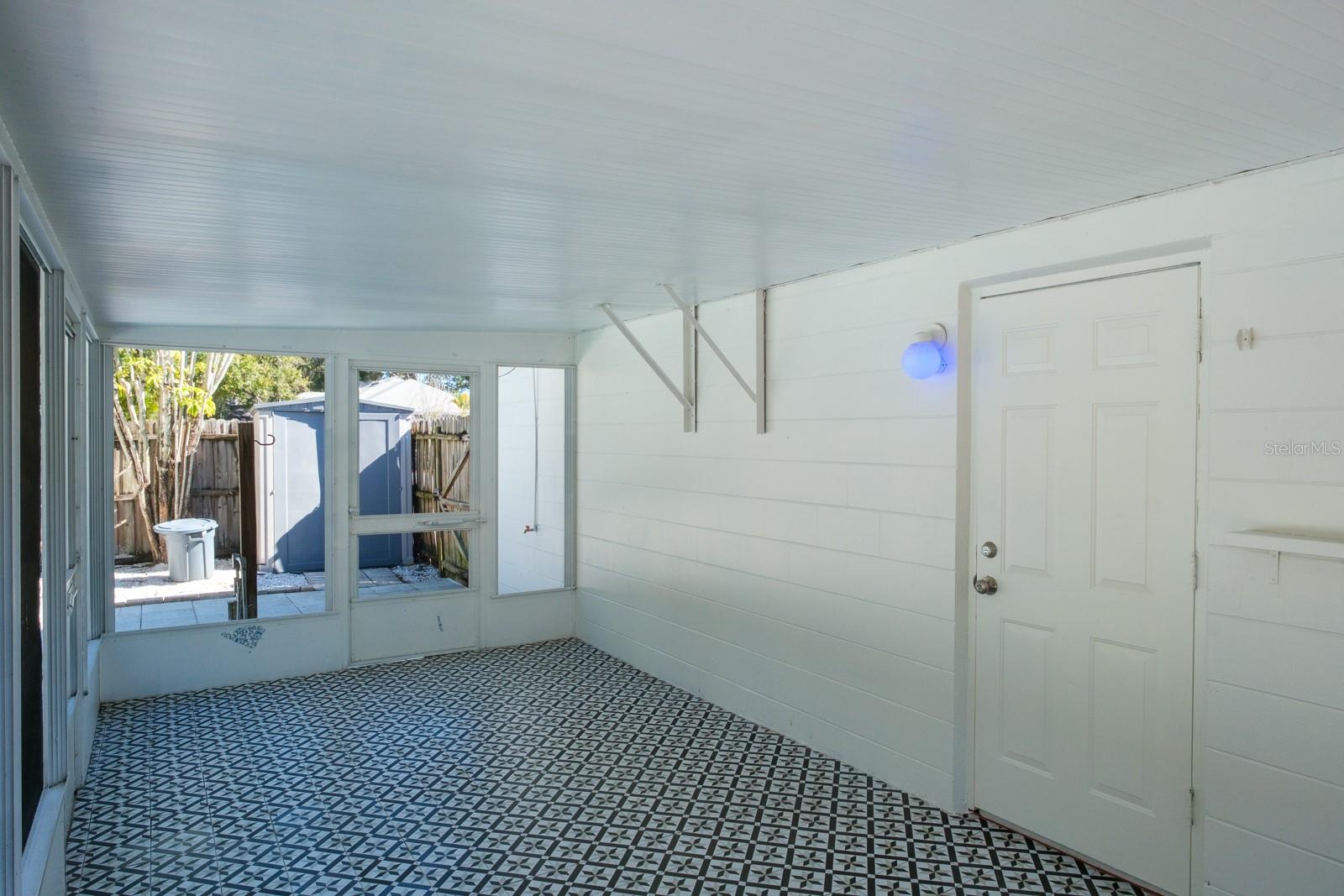 LAUGHNERS SUB - Residential