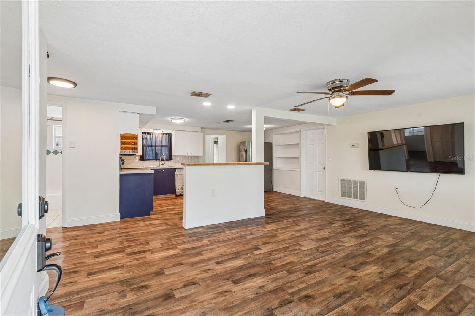 1056 TAMARAC DRIVE