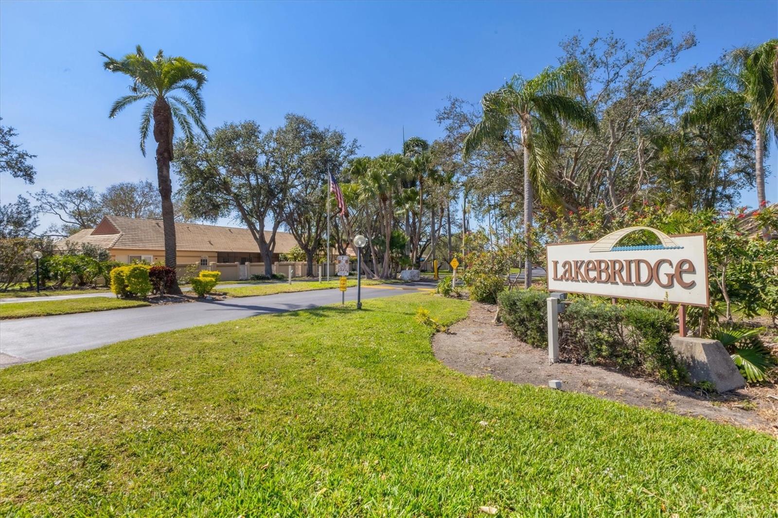 LAKEBRIDGE - Residential