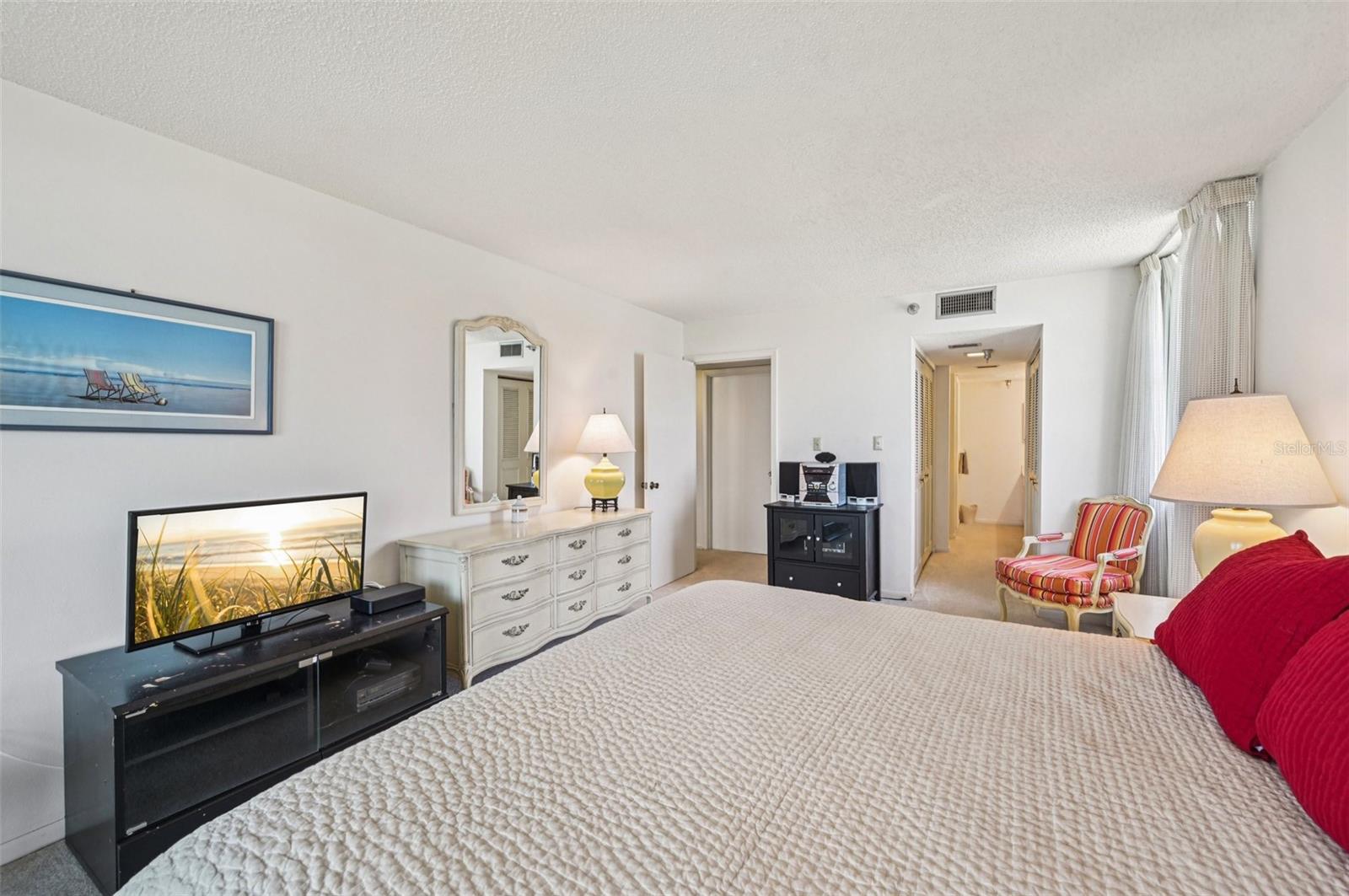 SUNSET TOWERS - Residential