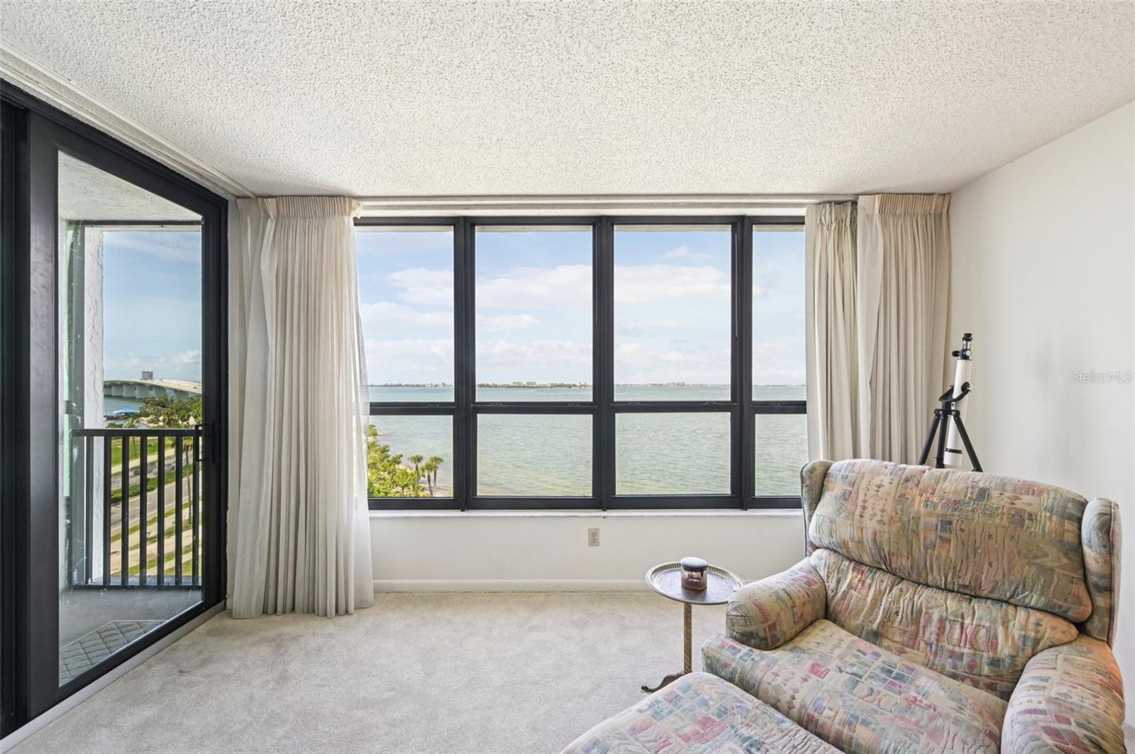 SUNSET TOWERS - Residential