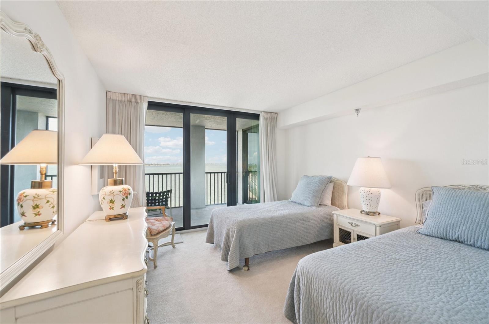 SUNSET TOWERS - Residential