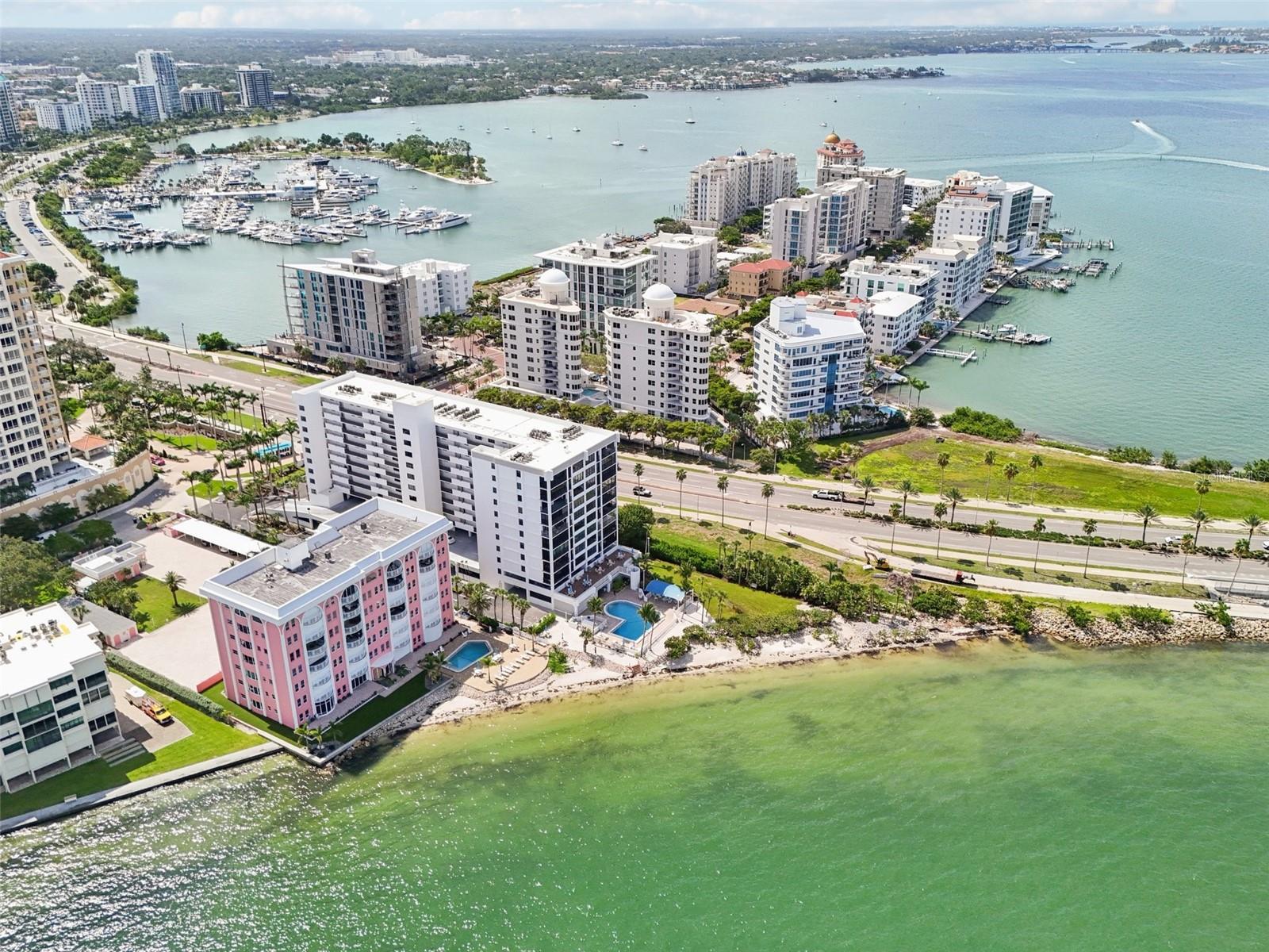 SUNSET TOWERS - Residential