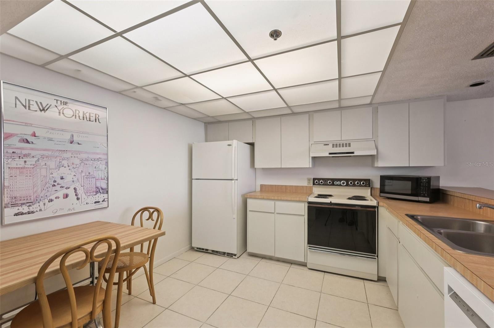 SUNSET TOWERS - Residential