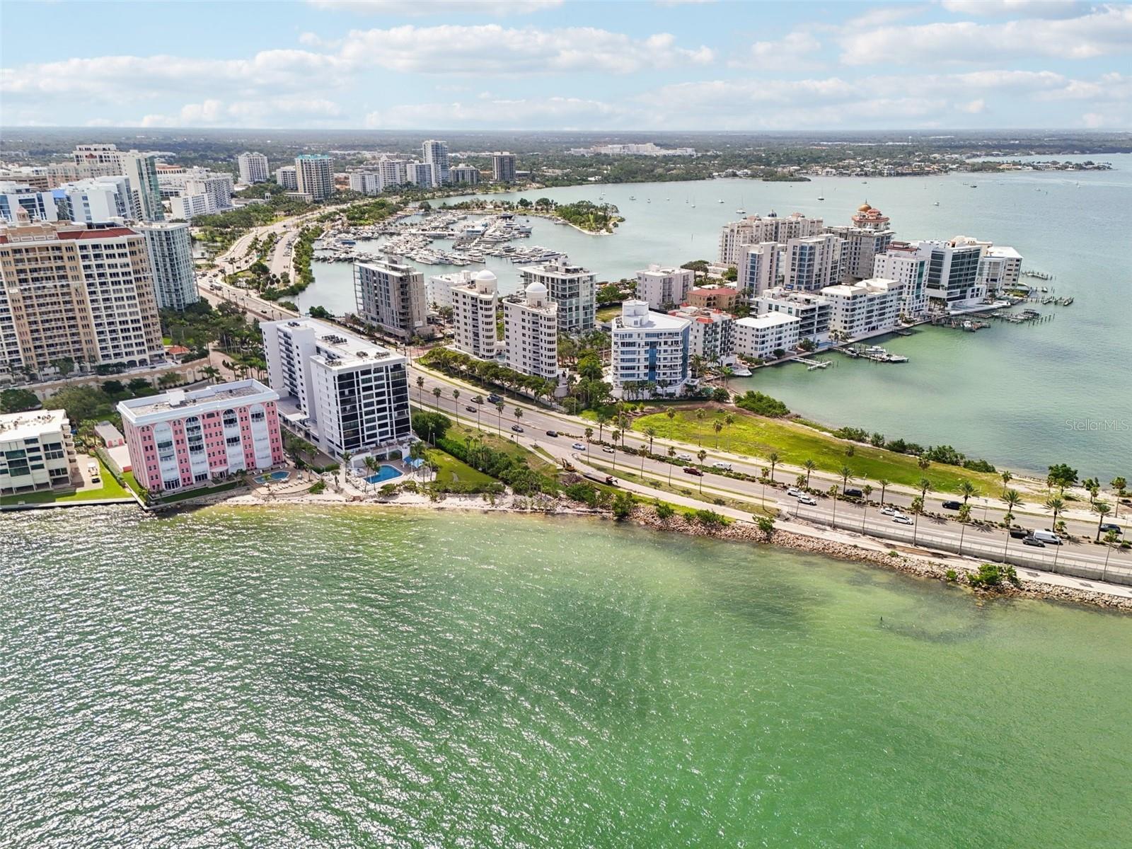 SUNSET TOWERS - Residential