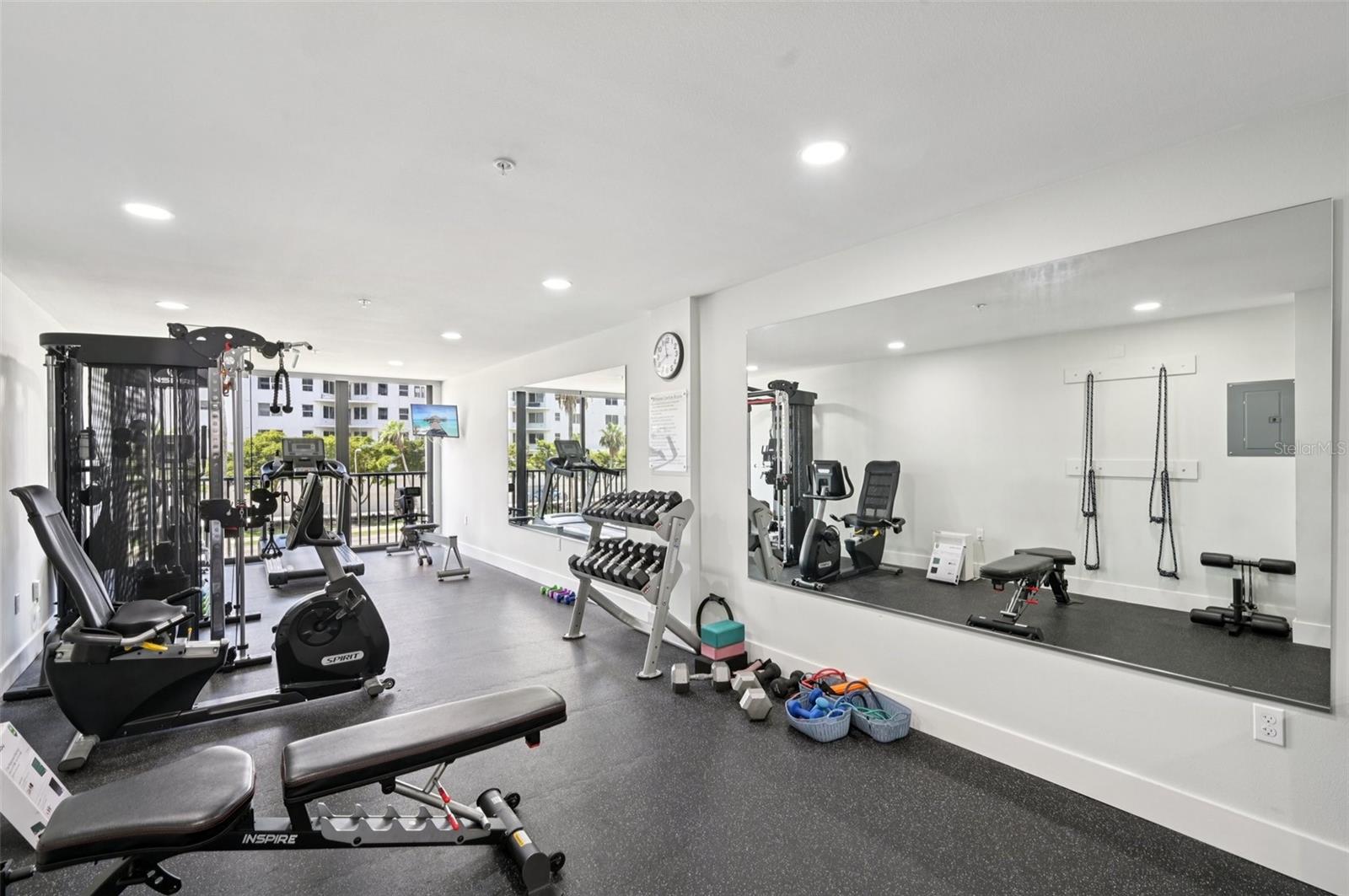 SUNSET TOWERS - Residential