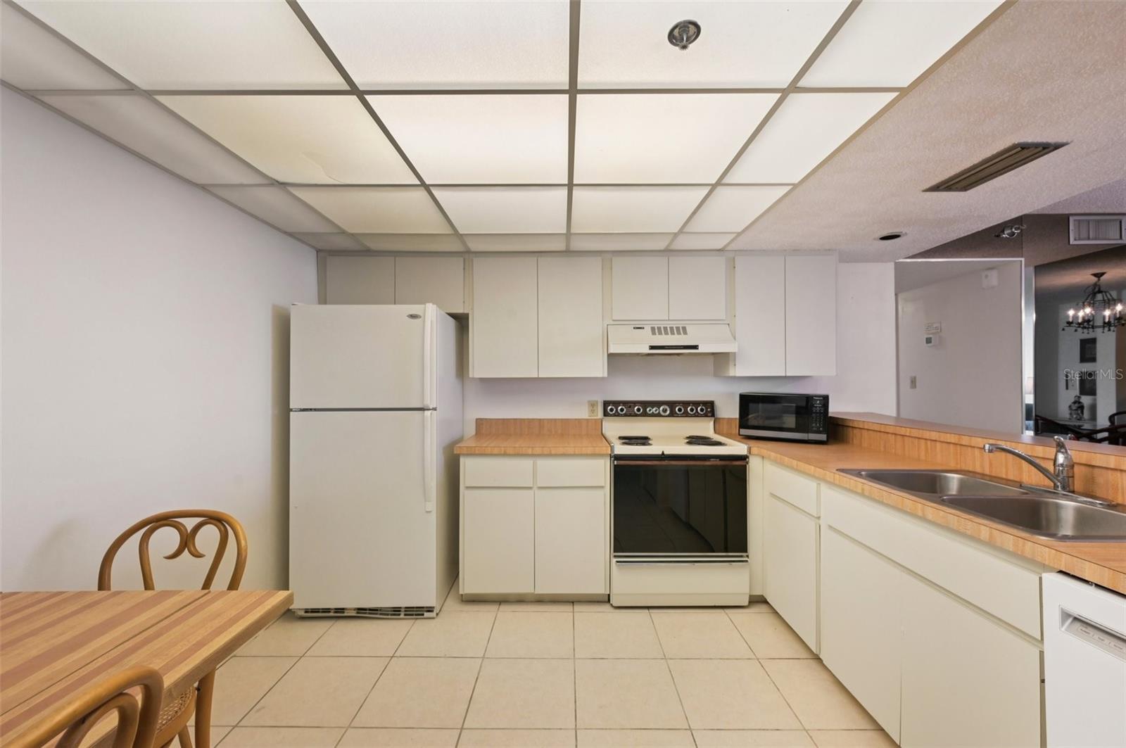 SUNSET TOWERS - Residential