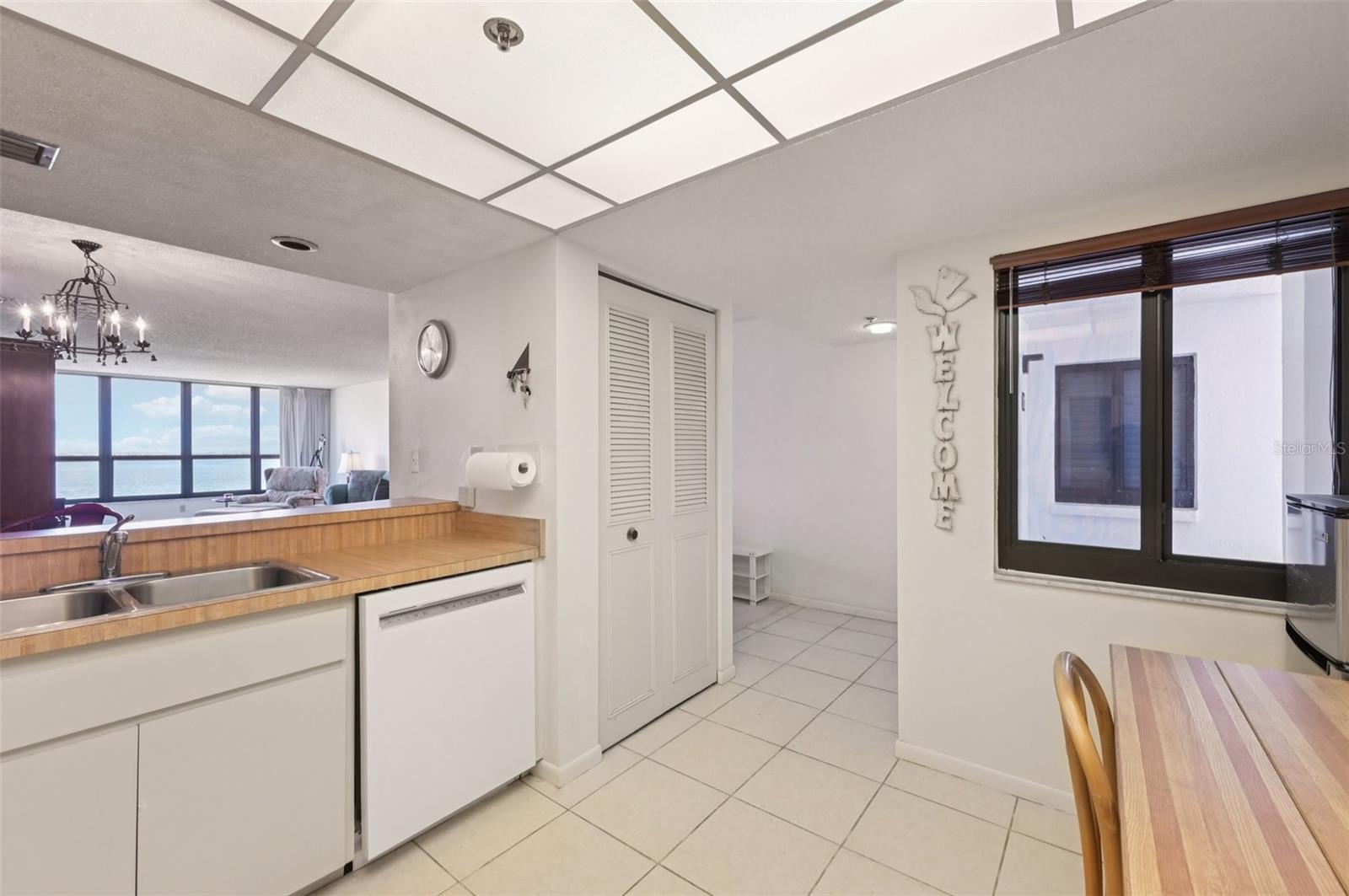 SUNSET TOWERS - Residential