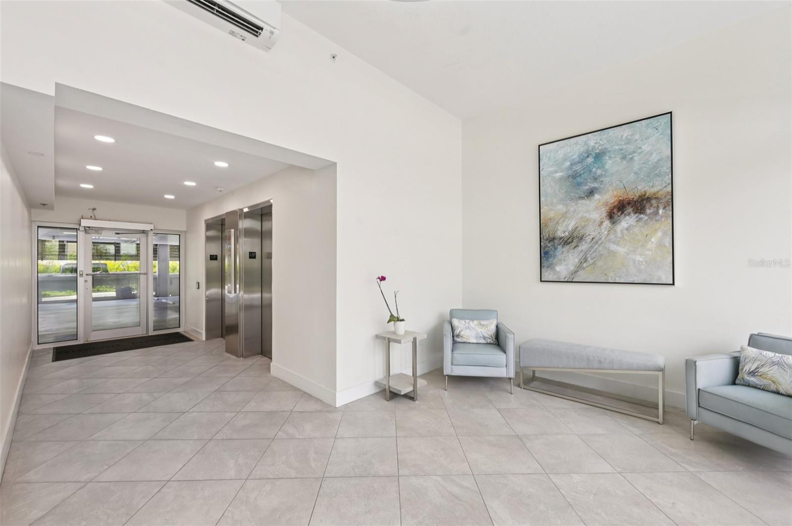 SUNSET TOWERS - Residential