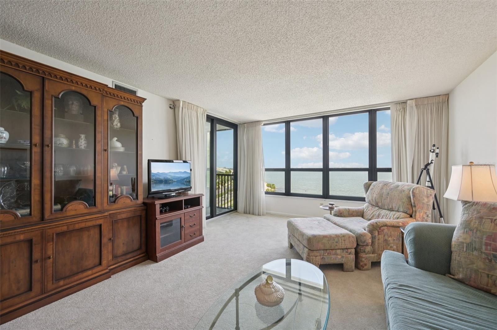 SUNSET TOWERS - Residential