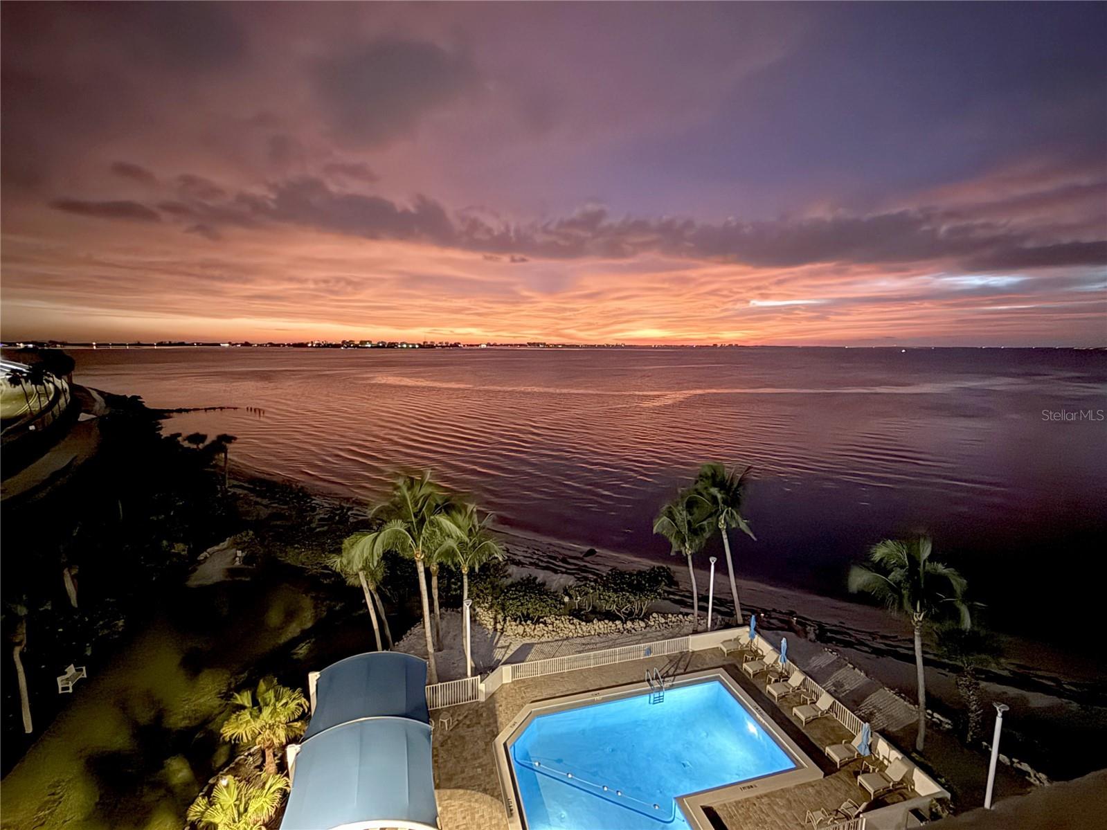 SUNSET TOWERS - Residential