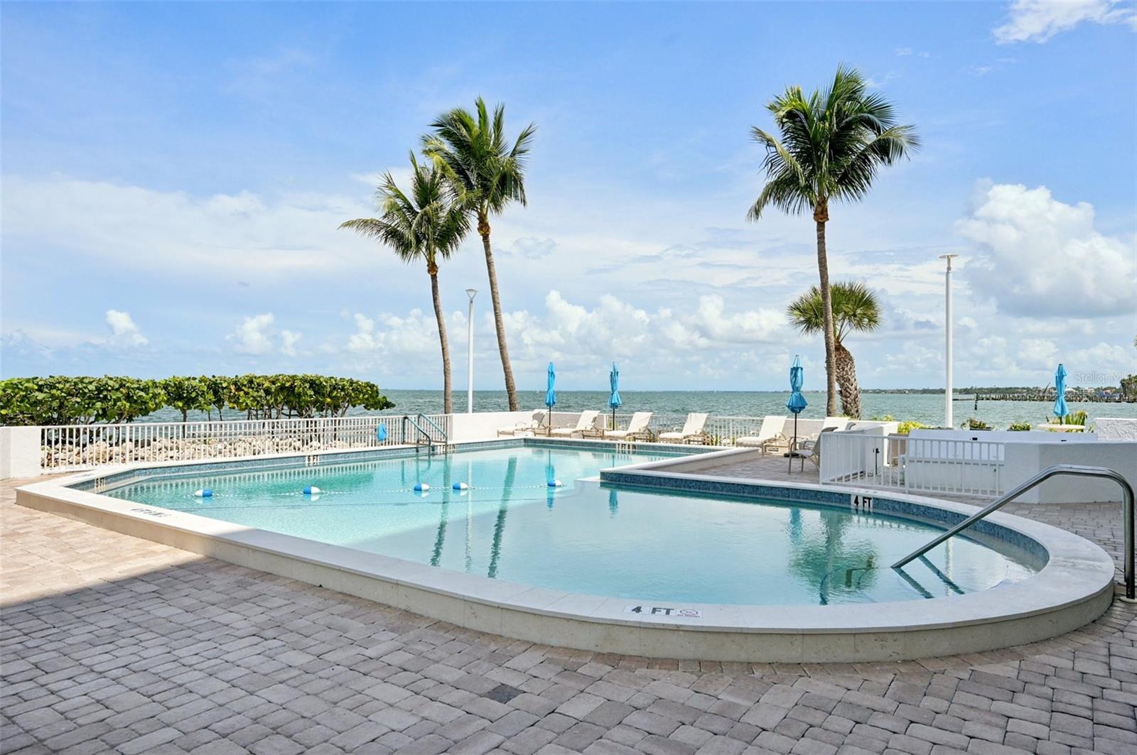 SUNSET TOWERS - Residential