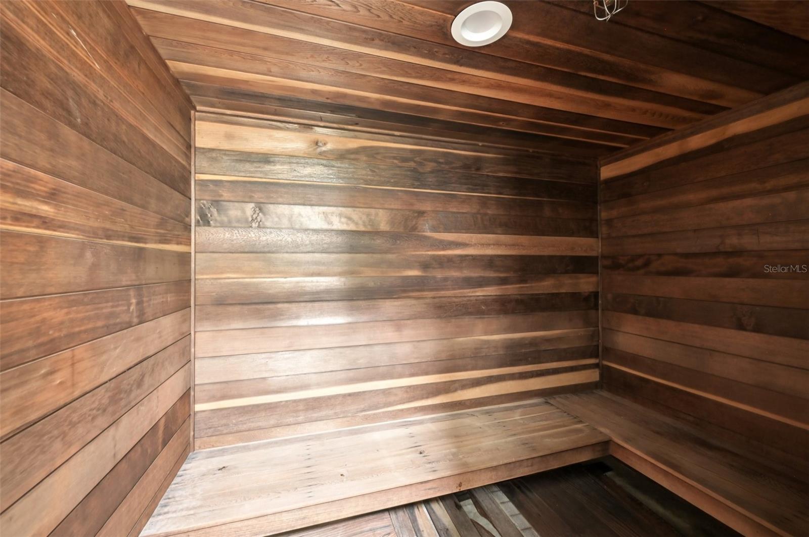 SUNSET TOWERS - Residential