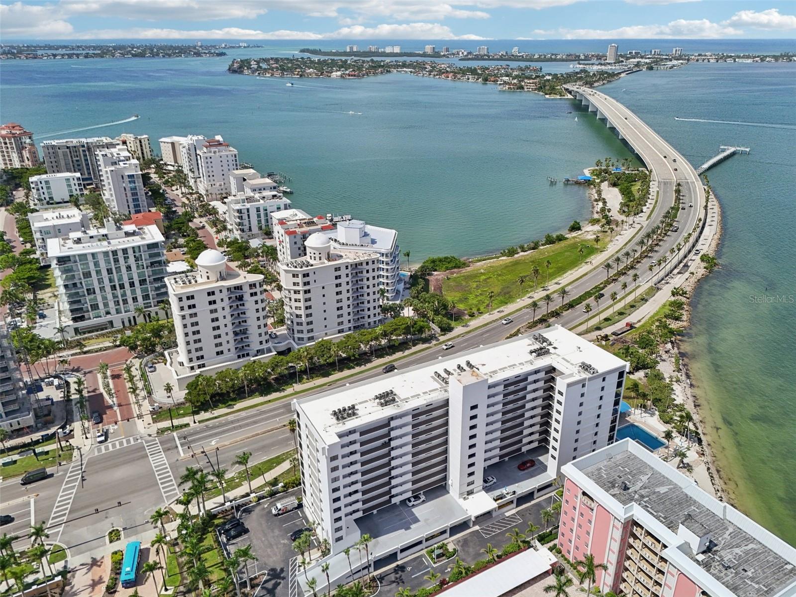 SUNSET TOWERS - Residential