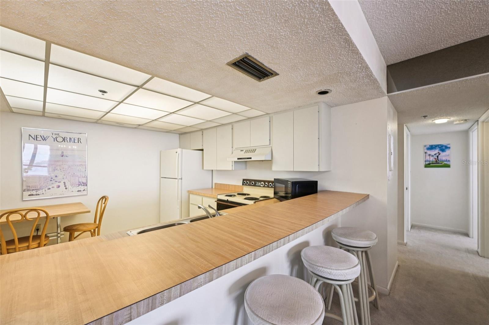 SUNSET TOWERS - Residential