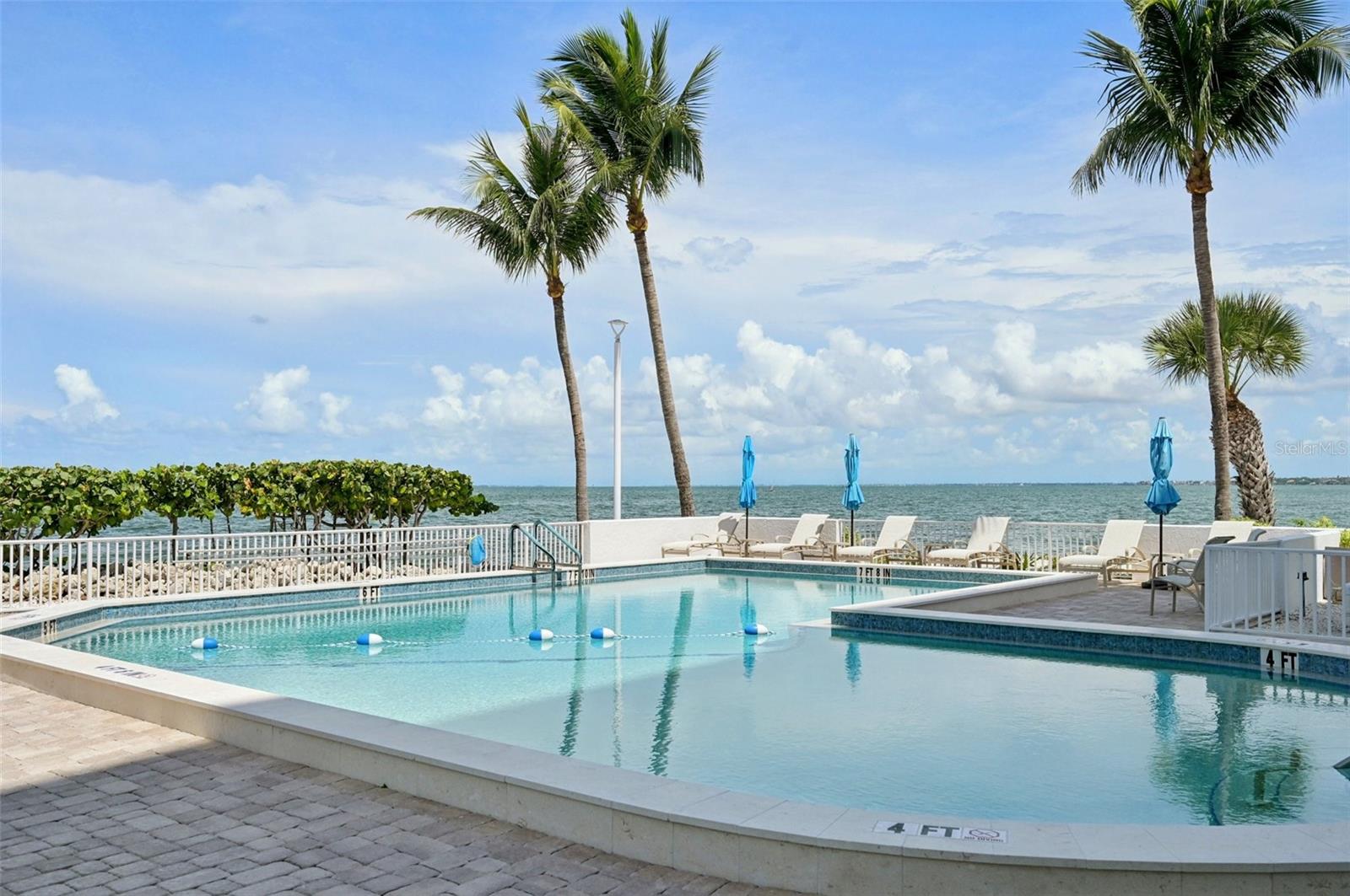 SUNSET TOWERS - Residential