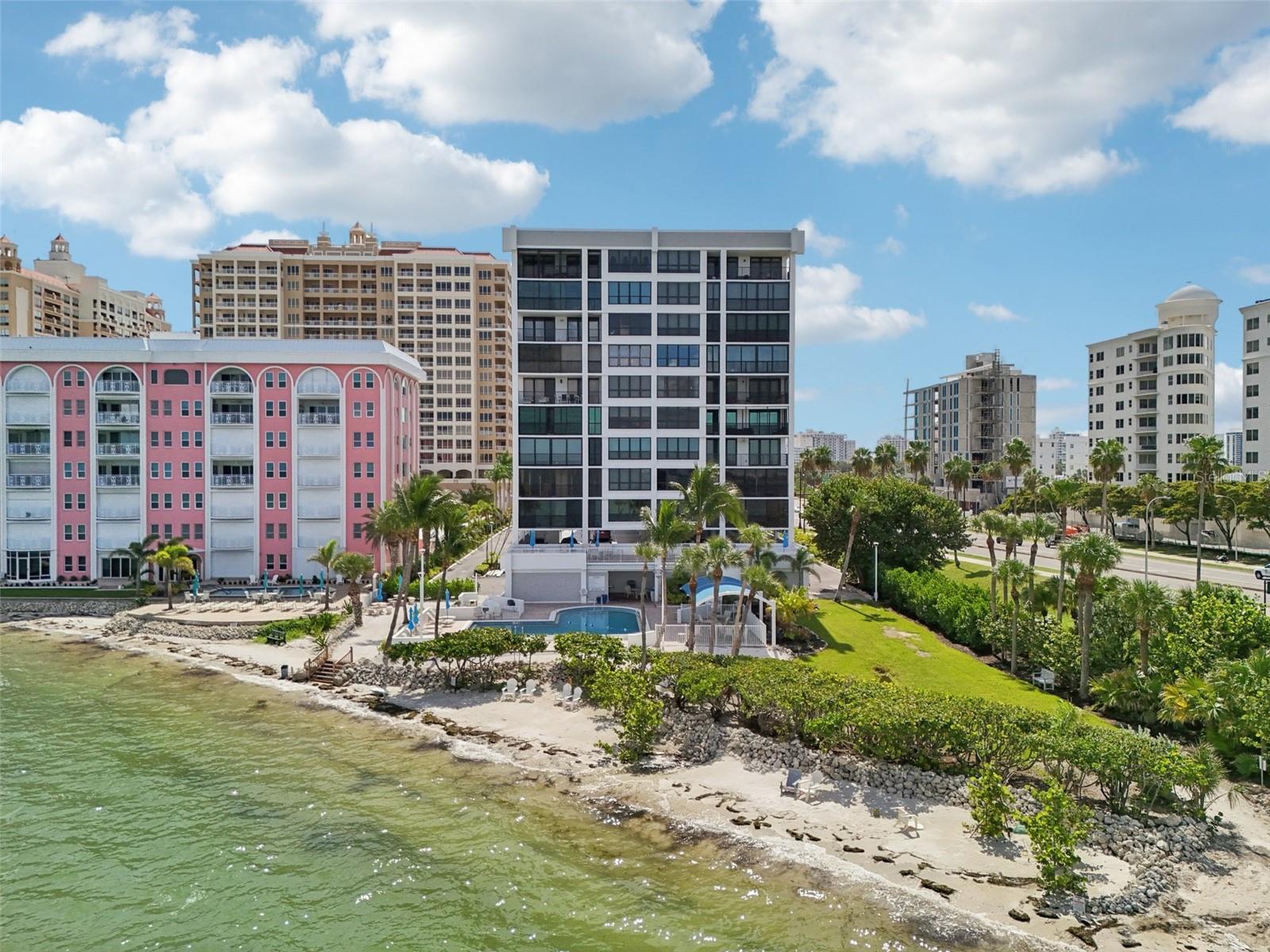 SUNSET TOWERS - Residential